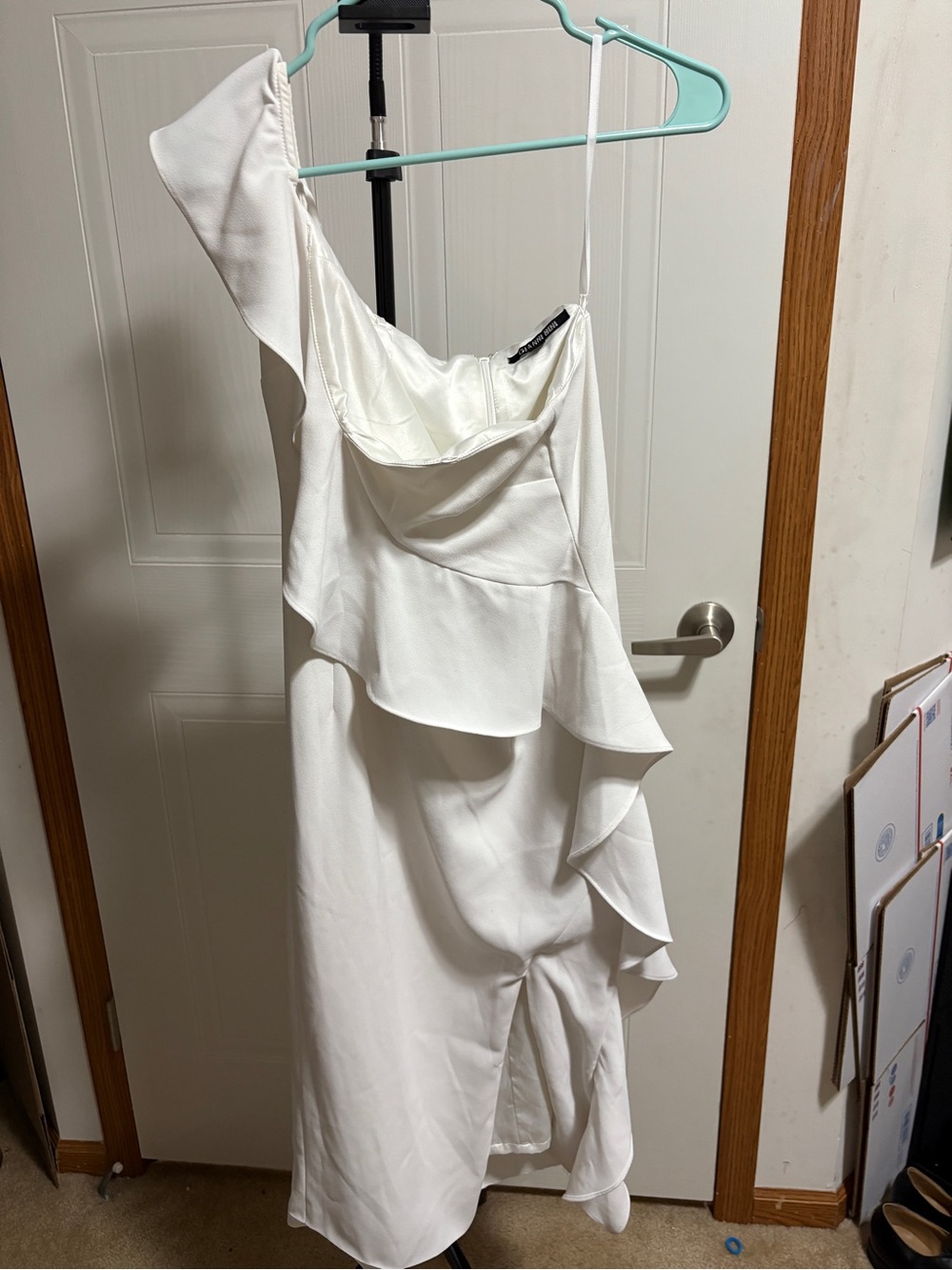 Gianni Bini White One-Shoulder Ruffle Midi Dress